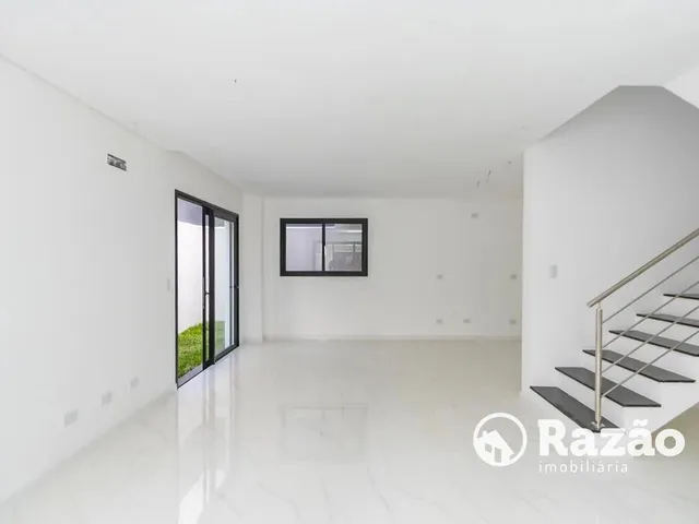 Sobrado 3 quartos e 4 banheiros, para alugar, no bairro Jardim das Américas em Curitiba