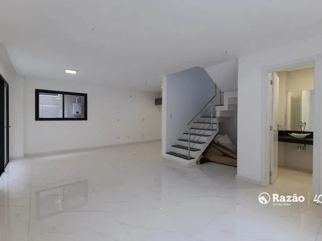 Sobrado para alugar, no bairro Jardim das Américas em Curitiba