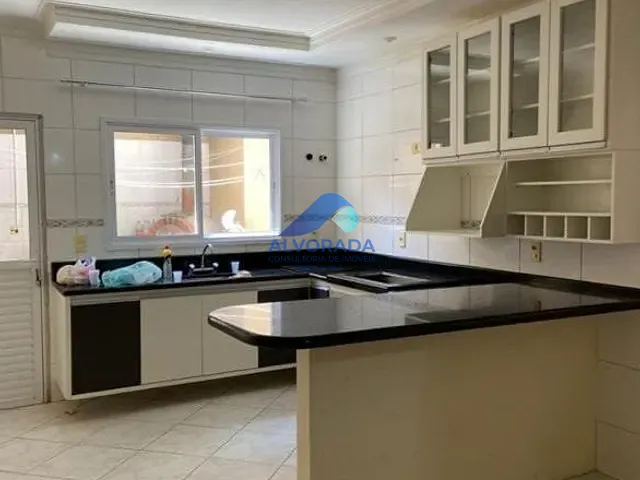 Sobrado com 160m² 4 quartos e 2 banheiros, à venda, no bairro Residencial Armando Moreira Righi em São José dos Campos
