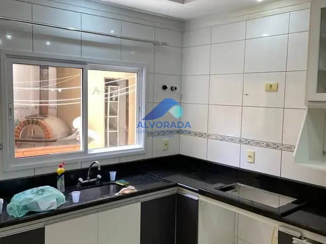 Sobrado com 160m² 4 quartos e 2 banheiros, à venda, no bairro Residencial Armando Moreira Righi em São José dos Campos