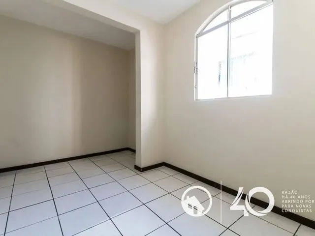 Sobrado 3 quartos e 1 banheiro, para alugar, no bairro Boqueirão em Curitiba