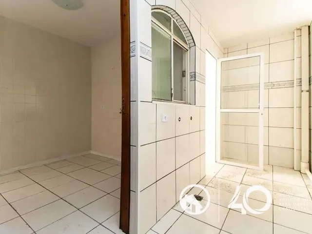 Sobrado 3 quartos e 1 banheiro, para alugar, no bairro Boqueirão em Curitiba