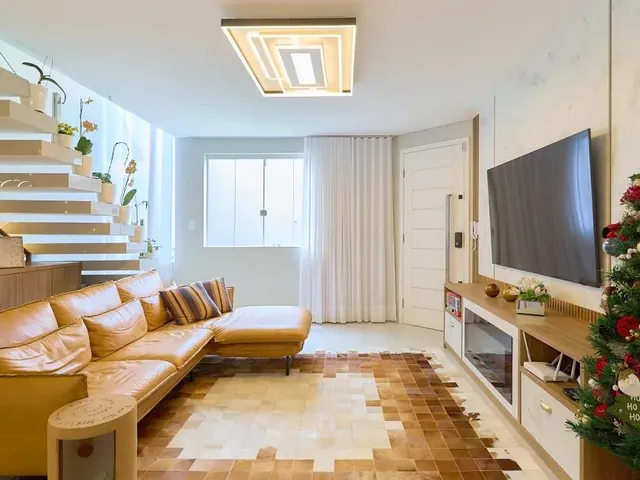 Casa 3 quartos e 3 banheiros, à venda, no bairro São Braz em Curitiba