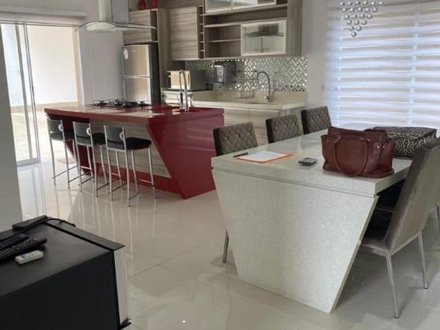 Sobrado com 476m² 4 quartos e 5 banheiros, à venda, no bairro City Bussocaba em Osasco
