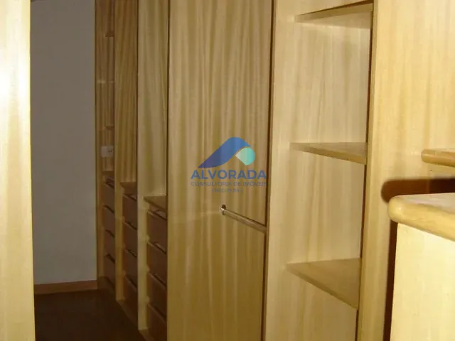 Sobrado com 1000m² 5 quartos e 6 banheiros, à venda, no bairro Conjunto Residencial Esplanada do Sol em São José dos Campos