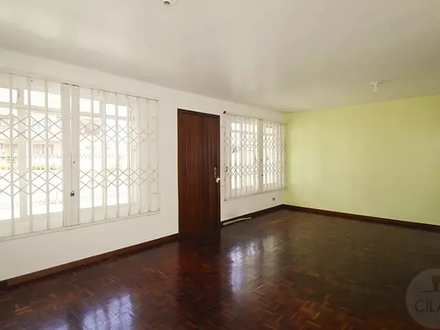 Sobrado 4 quartos e 3 banheiros, para alugar, no bairro Pilarzinho em Curitiba