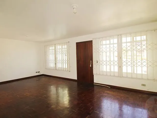 Sobrado 4 quartos e 3 banheiros, para alugar, no bairro Pilarzinho em Curitiba
