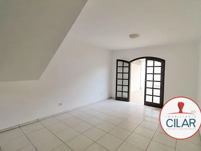 Casa 3 quartos e 2 banheiros, para alugar, no bairro Xaxim em Curitiba