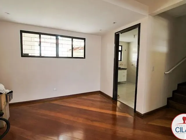 Sobrado 3 quartos e 1 banheiro, para alugar, no bairro Tarumã em Curitiba