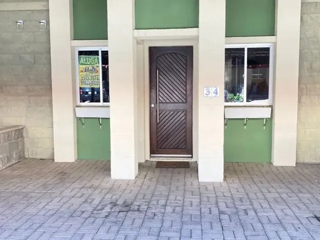 Sobrado 3 quartos e 3 banheiros, para alugar, no bairro Barreirinha em Curitiba