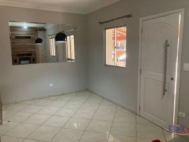Sobrado 3 quartos e 3 banheiros, para alugar, no bairro Barreirinha em Curitiba