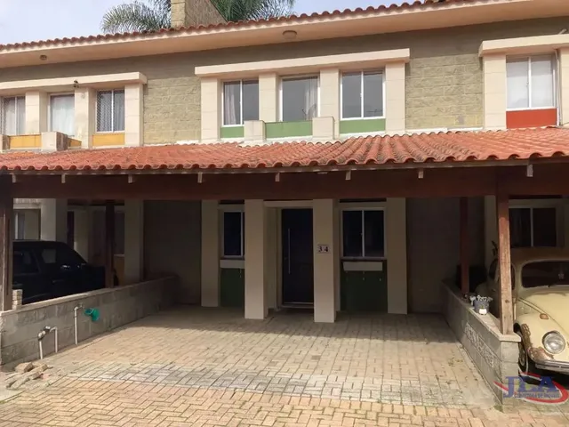 Sobrado 3 quartos e 3 banheiros, para alugar, no bairro Barreirinha em Curitiba
