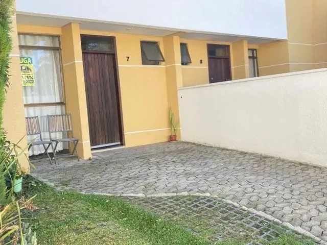 Sobrado 3 quartos e 2 banheiros, para alugar, no bairro Taboão em Curitiba