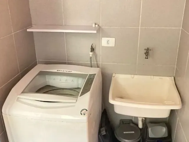 Casa 3 quartos e 2 banheiros, para alugar, no bairro Taboão em Curitiba