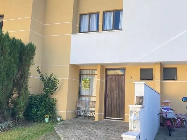 Sobrado 3 quartos e 2 banheiros, para alugar, no bairro Taboão em Curitiba