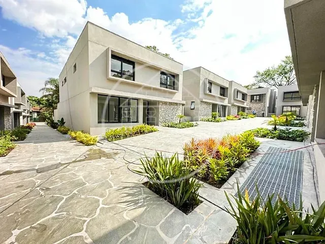 Sobrado com 828m² 4 quartos e 1 banheiro, à venda, no bairro Chácara Santo Antônio em São Paulo