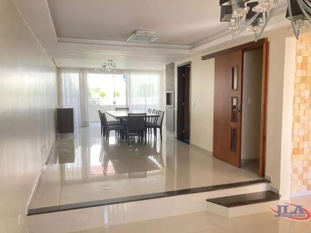 Sobrado com 210m² 3 quartos e 2 banheiros, para alugar, no bairro Boa Vista em Curitiba