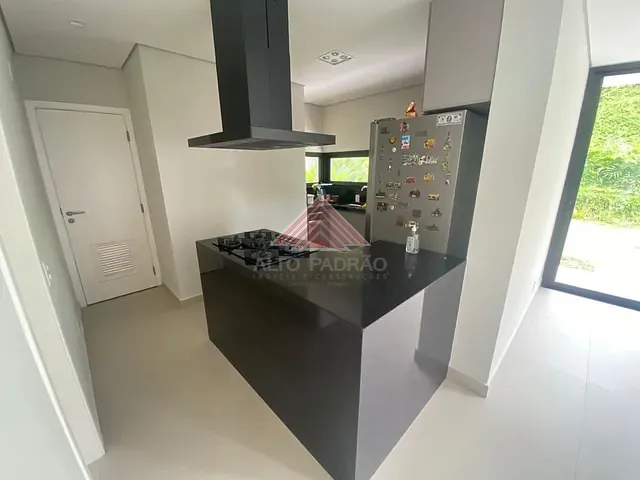 Sobrado com 600m² 3 quartos e 1 banheiro, à venda, no bairro Jardim Marco Leite em Jundiaí
