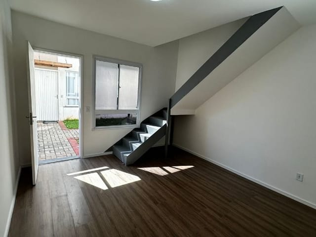 Sobrado com 59m² 2 quartos e 2 banheiros, à venda, no bairro Água Espraiada em Cotia