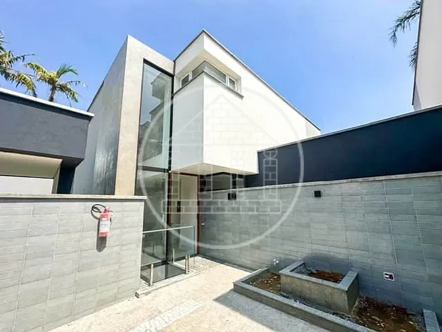 Sobrado com 450m² 4 quartos e 1 banheiro, à venda, no bairro Campo Belo em São Paulo
