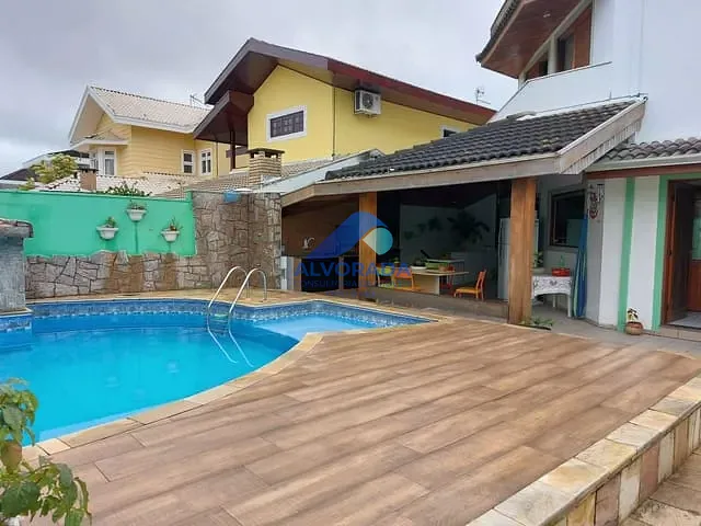 Sobrado com 390m² 4 quartos e 1 banheiro, à venda, no bairro Urbanova em São José dos Campos