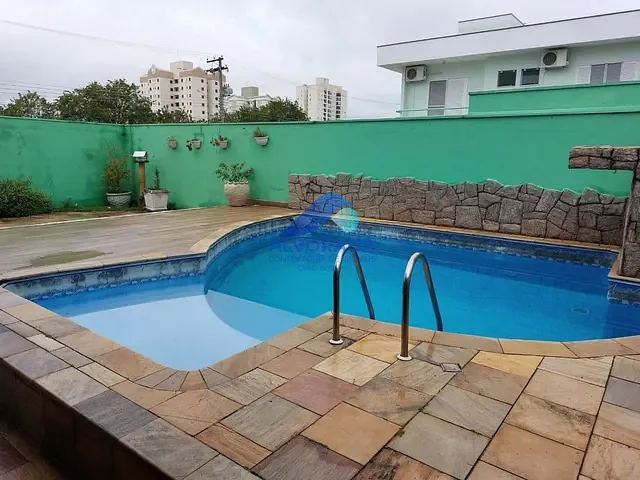 Sobrado com 390m² 4 quartos e 1 banheiro, à venda, no bairro Urbanova em São José dos Campos