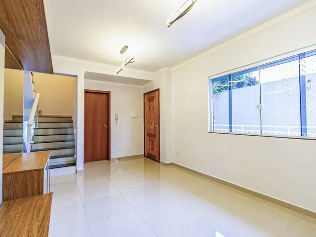 Casa 3 quartos e 3 banheiros, à venda, no bairro Portão em Curitiba