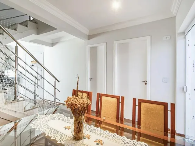 Sobrado 3 quartos e 1 banheiro, à venda, no bairro Novo Mundo em Curitiba