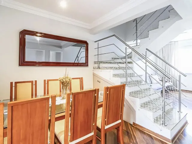Sobrado 3 quartos e 1 banheiro, à venda, no bairro Novo Mundo em Curitiba