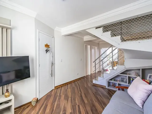 Sobrado 3 quartos e 3 banheiros, à venda, no bairro Novo Mundo em Curitiba