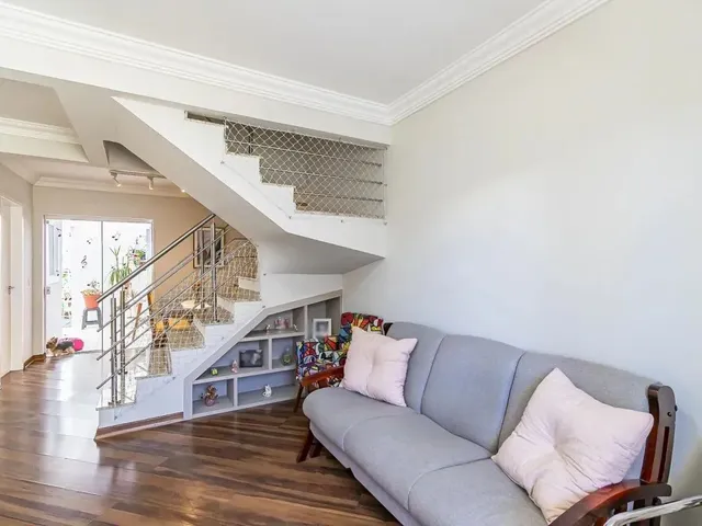 Sobrado 3 quartos e 1 banheiro, à venda, no bairro Novo Mundo em Curitiba