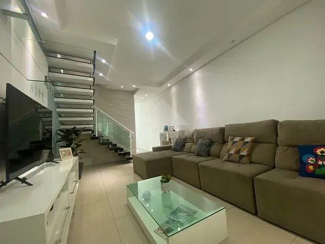 Sobrado com 150m² 3 quartos e 2 banheiros, à venda, no bairro Vila Nossa Senhora das Vitórias em Mauá