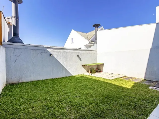 Sobrado 3 quartos e 1 banheiro, à venda, no bairro Campo Comprido em Curitiba