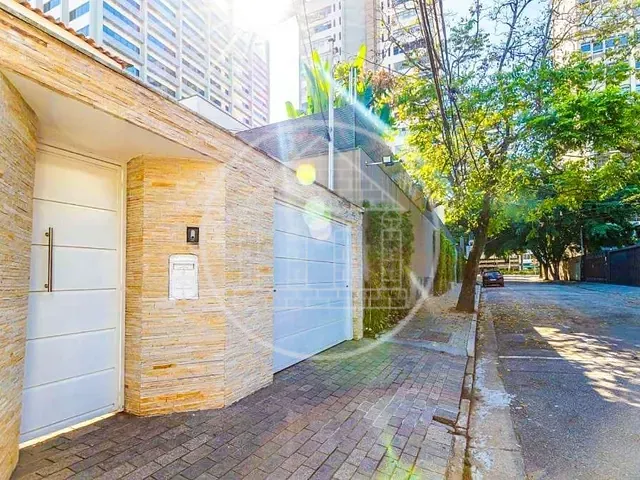 Sobrado com 220m² 4 quartos e 5 banheiros, à venda, no bairro Jardim Paulistano em São Paulo