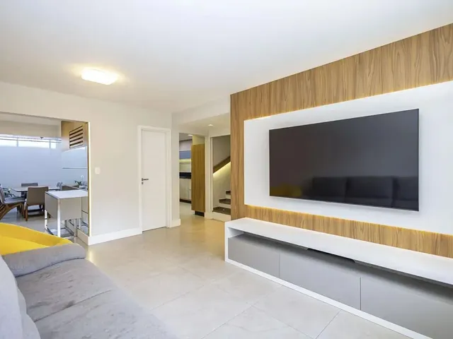 Casa 3 quartos e 3 banheiros, à venda, no bairro Campo Comprido em Curitiba