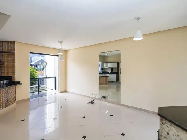 Sobrado 3 quartos e 4 banheiros, à venda, no bairro Campo Comprido em Curitiba