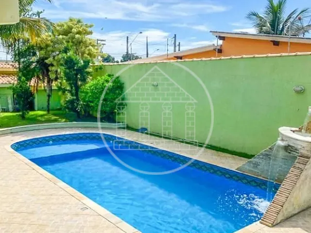 Sobrado com 500m² 4 quartos e 2 banheiros, à venda, no bairro Jardim Peruíbe em Peruíbe