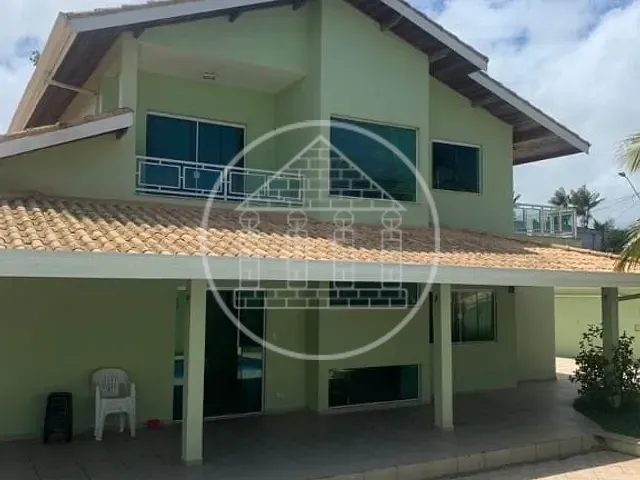 Sobrado com 500m² 4 quartos e 2 banheiros, à venda, no bairro Jardim Peruíbe em Peruíbe