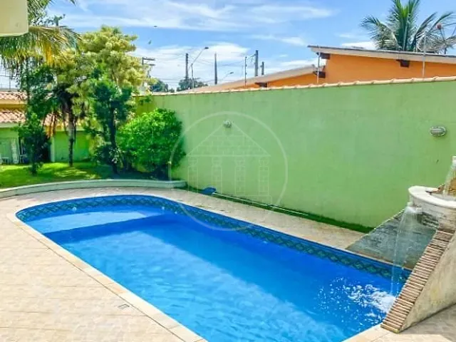 Sobrado com 500m² 4 quartos e 2 banheiros, à venda, no bairro Jardim Peruíbe em Peruíbe