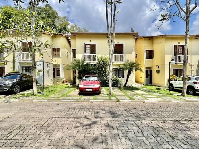 Sobrado com 108m² 3 quartos e 2 banheiros, à venda, no bairro Jardim Barbacena em Cotia