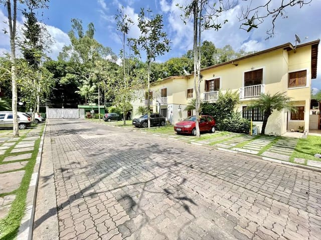 Sobrado com 108m² 3 quartos e 2 banheiros, à venda, no bairro Jardim Barbacena em Cotia