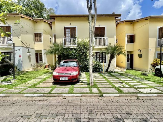 Sobrado com 108m² 3 quartos e 2 banheiros, à venda, no bairro Jardim Barbacena em Cotia
