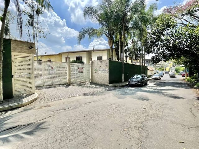 Sobrado com 108m² 3 quartos e 2 banheiros, à venda, no bairro Jardim Barbacena em Cotia