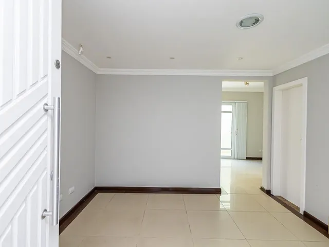 Sobrado 3 quartos e 3 banheiros, à venda, no bairro Santa Felicidade em Curitiba