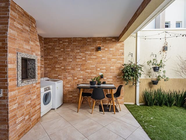 Casa 3 quartos e 4 banheiros, à venda, no bairro Campo Comprido em Curitiba
