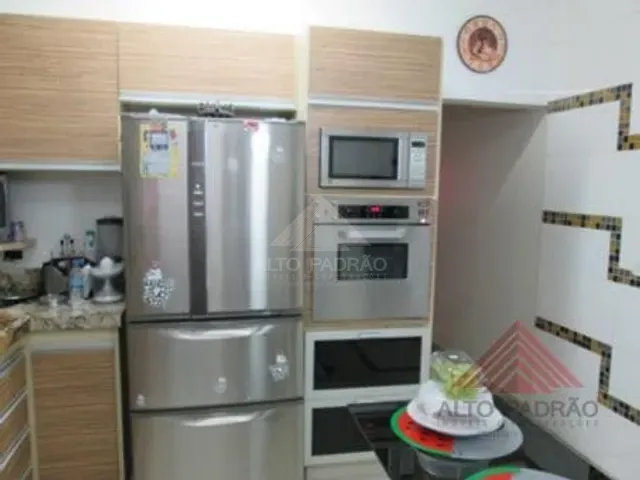 Sobrado com 200m² 3 quartos e 1 banheiro, à venda, no bairro Vila Assis Brasil em Mauá