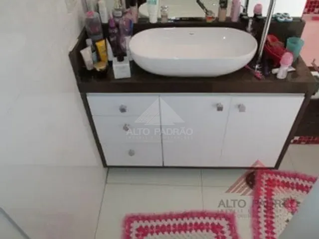 Sobrado com 200m² 3 quartos e 1 banheiro, à venda, no bairro Vila Assis Brasil em Mauá