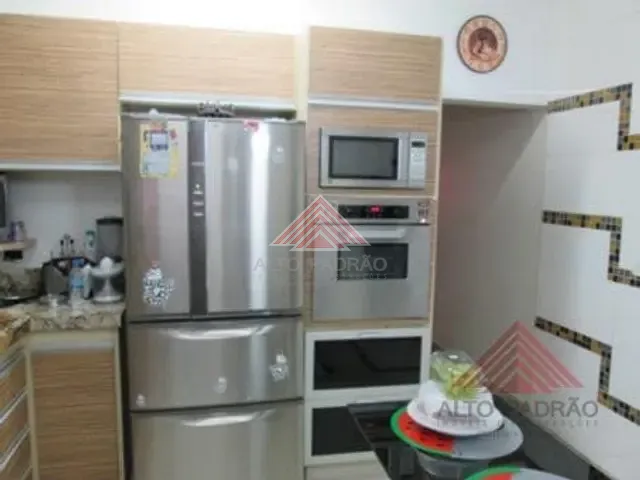 Sobrado com 200m² 3 quartos e 1 banheiro, à venda, no bairro Vila Assis Brasil em Mauá