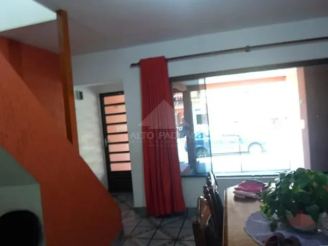 Sobrado à venda, no bairro Parque São Vicente em Mauá