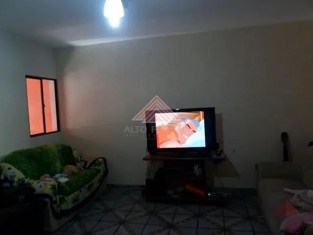 Sobrado à venda, no bairro Parque São Vicente em Mauá